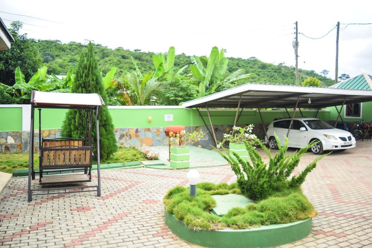 3A'S Guest House Akosombo Экстерьер фото