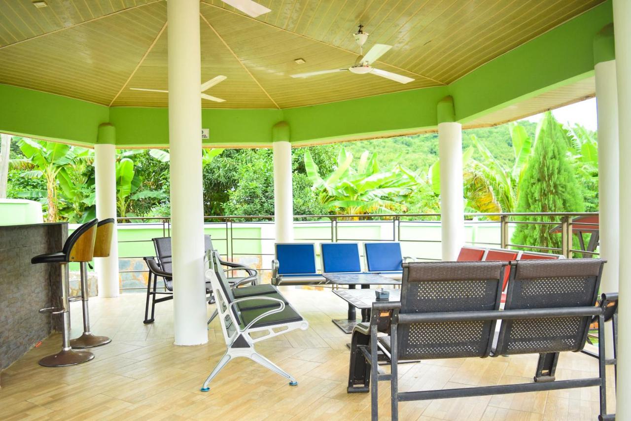 3A'S Guest House Akosombo Экстерьер фото