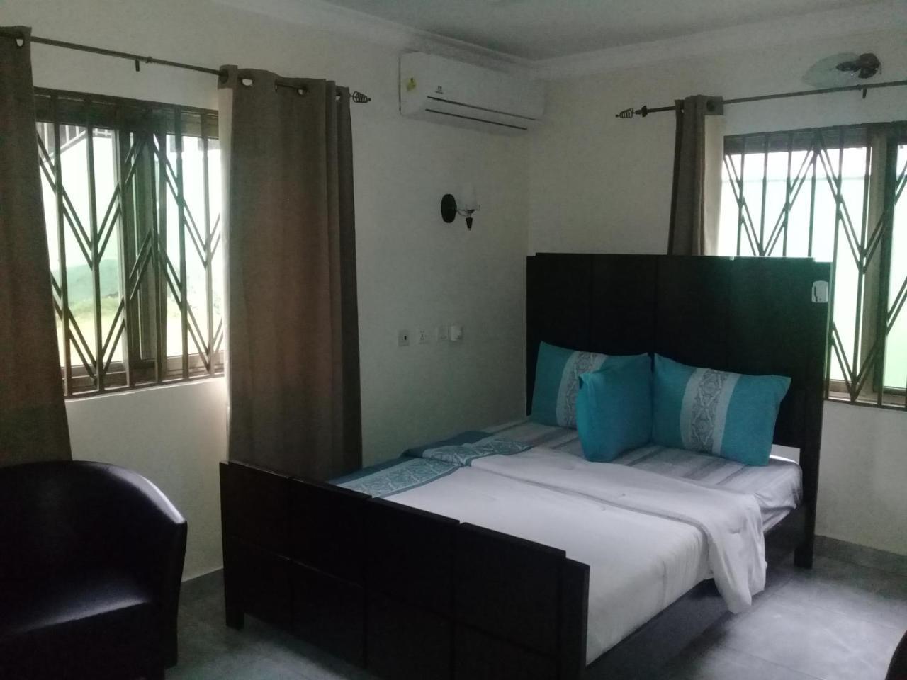 3A'S Guest House Akosombo Экстерьер фото