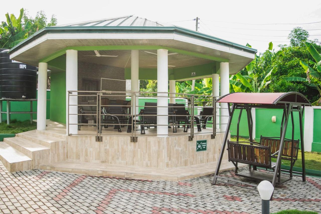 3A'S Guest House Akosombo Экстерьер фото