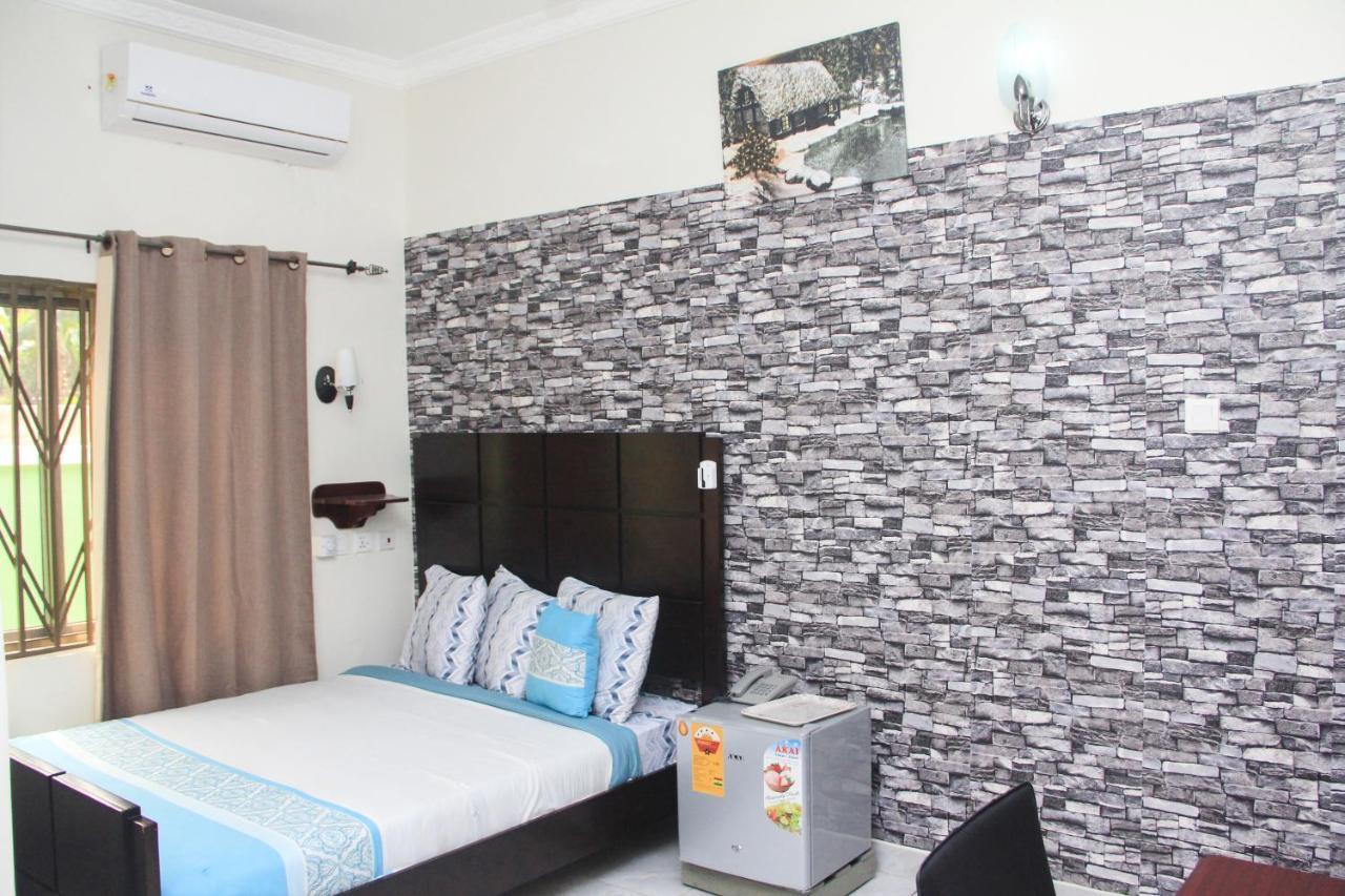 3A'S Guest House Akosombo Экстерьер фото