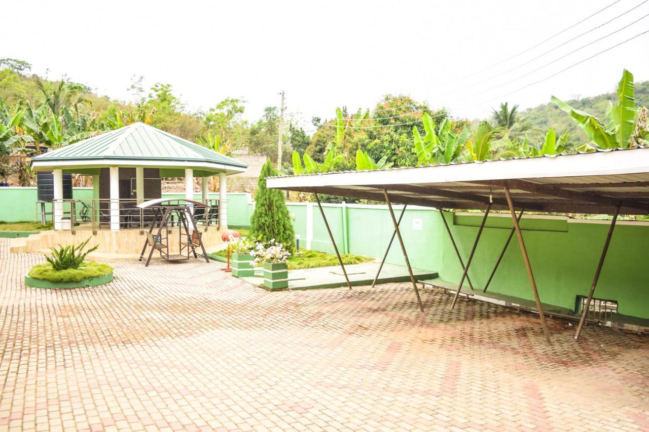 3A'S Guest House Akosombo Экстерьер фото