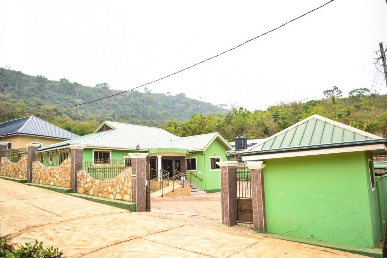 3A'S Guest House Akosombo Экстерьер фото