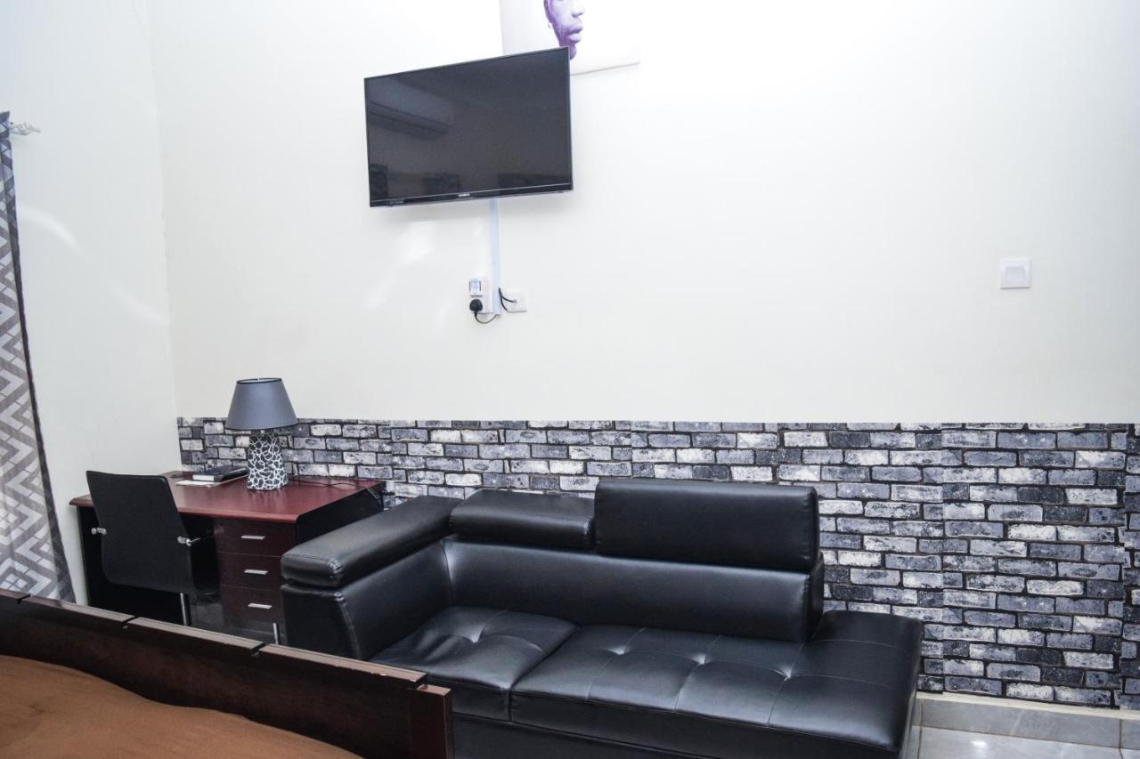 3A'S Guest House Akosombo Экстерьер фото