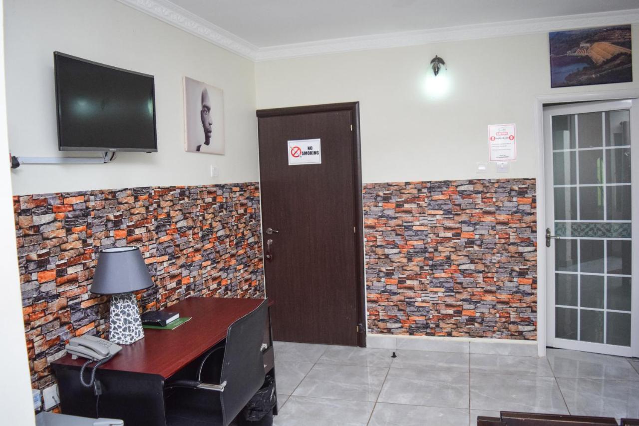 3A'S Guest House Akosombo Экстерьер фото